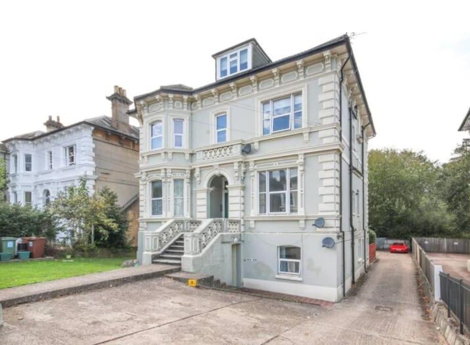 Central 2 Bedroom Garden Flat With Free Parking Royal Tunbridge Wells Exterior foto